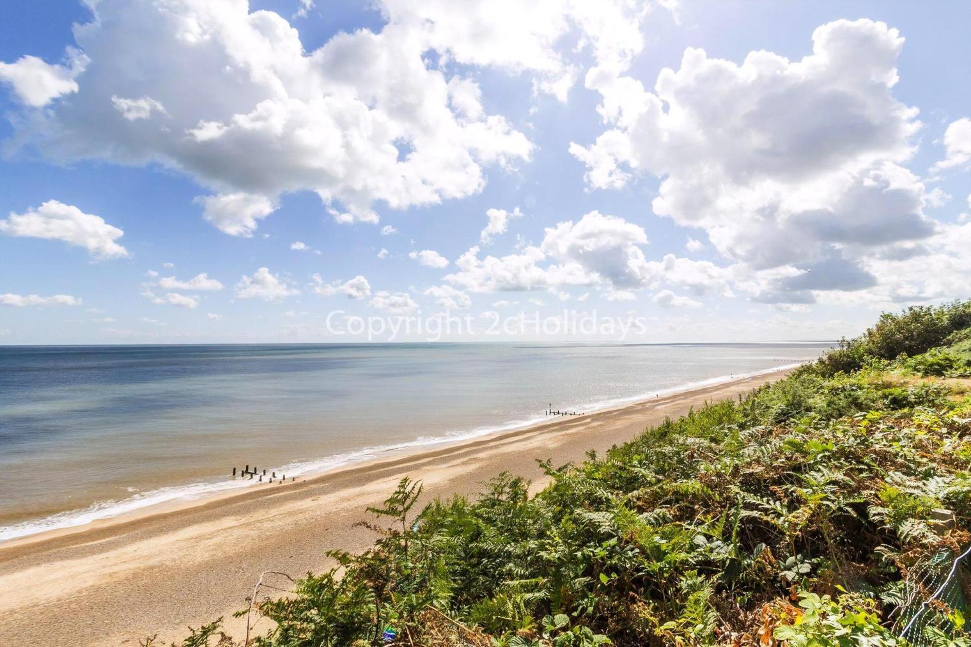 Brilliant Caravan With A Partial Sea View In Suffolk Ref 32026Az Lowestoft Exteriör bild