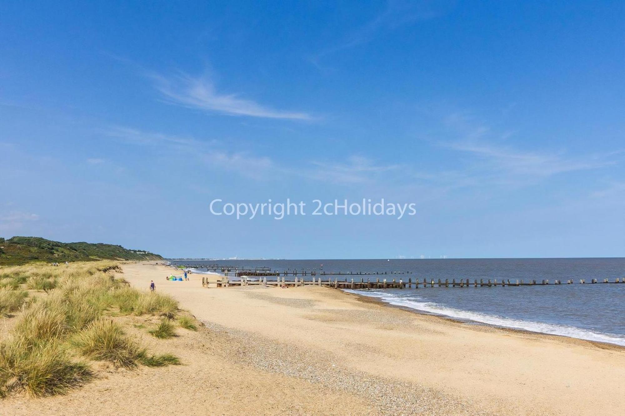 Brilliant Caravan With A Partial Sea View In Suffolk Ref 32026Az Lowestoft Exteriör bild