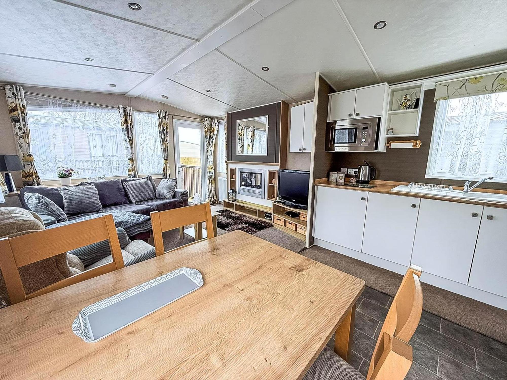 Brilliant Caravan With A Partial Sea View In Suffolk Ref 32026Az Lowestoft Exteriör bild