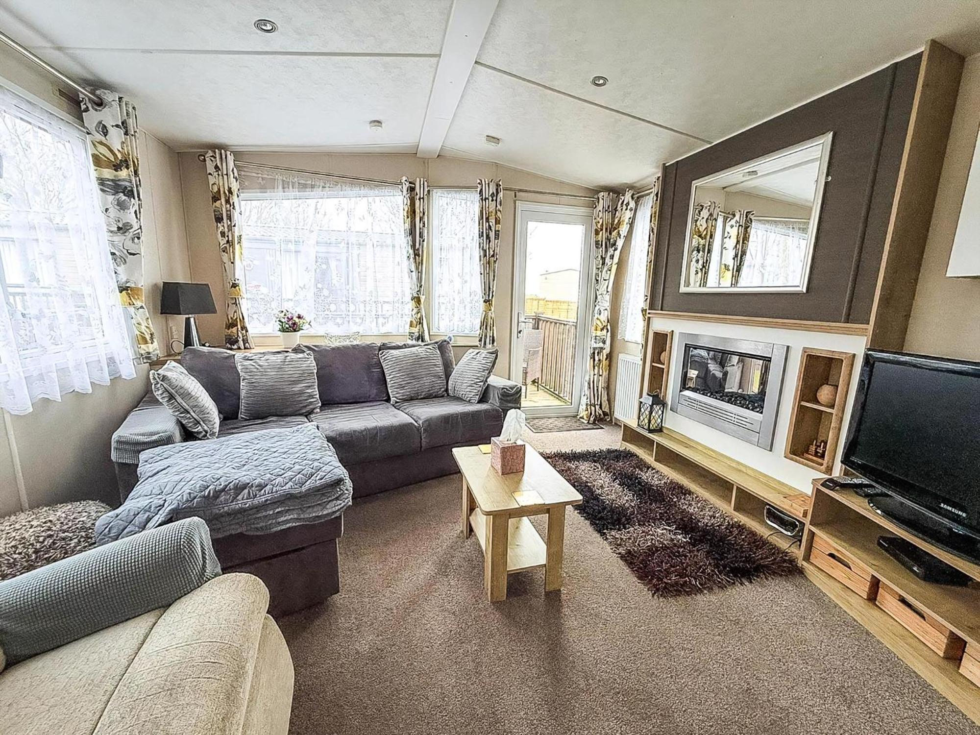 Brilliant Caravan With A Partial Sea View In Suffolk Ref 32026Az Lowestoft Exteriör bild